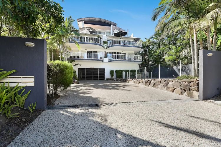 Hamptons Style Beach Retreat in Noosa s Heart