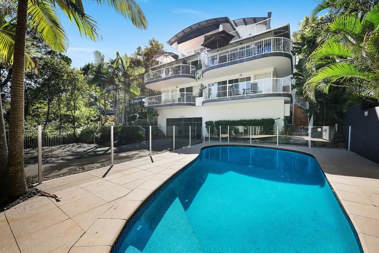 Hamptons Style Beach Retreat in Noosa s Heart