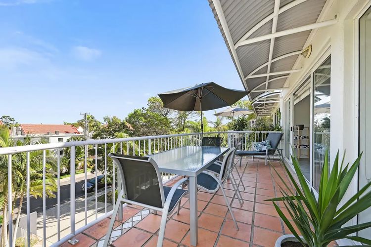 Hamptons Style Beach Retreat in Noosa s Heart