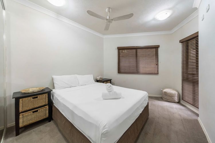 Near Beach 2 BR unit The Strand