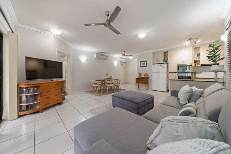 Near Beach 2 BR unit The Strand