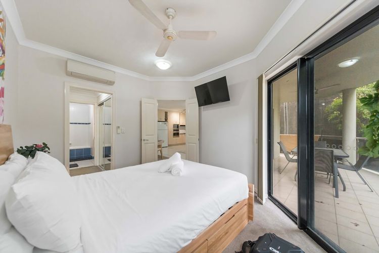 Near Beach 2 BR unit The Strand