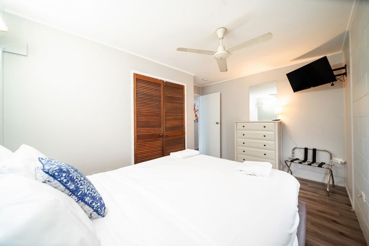 Bedroom 1 image 1