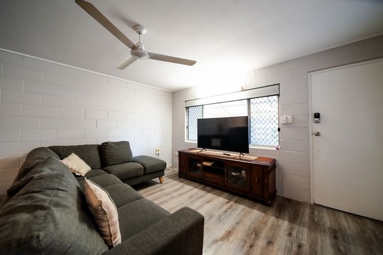 Living room image 3