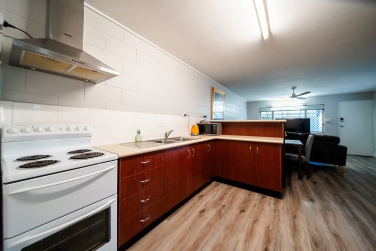 Full kitchen image 1