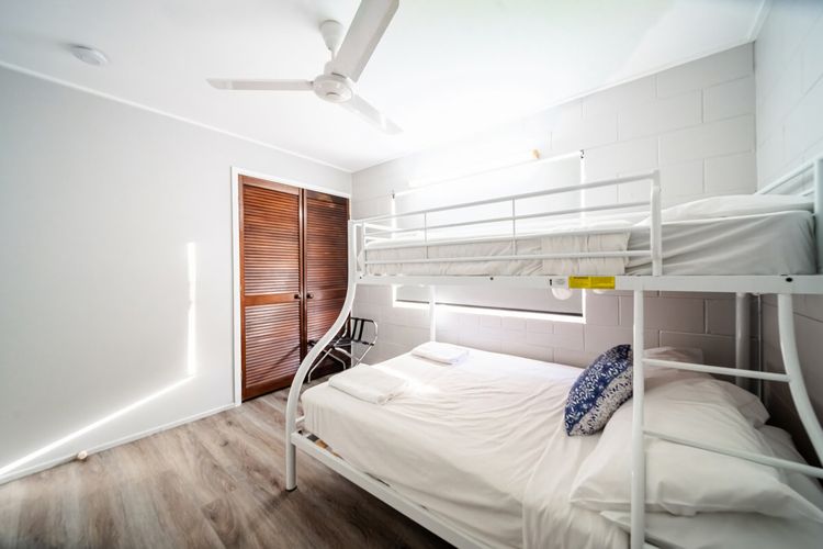 Bedroom 2 image 2