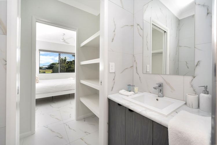 Full bathroom 2 image 1