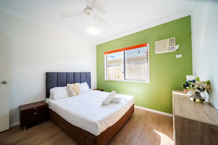 Bedroom 1 image 2