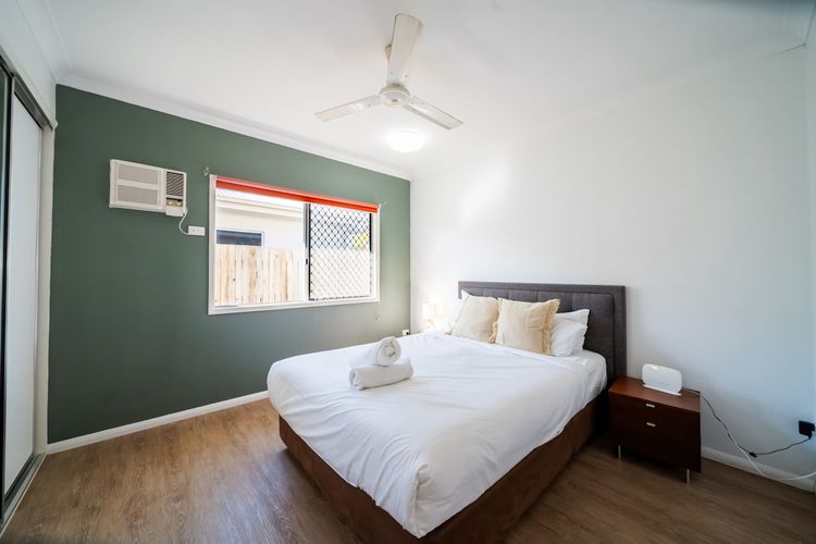 Bedroom 4 image 1