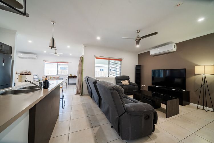 Living room image 4
