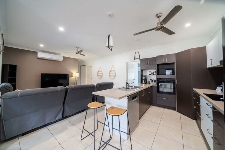 Full kitchen image 1