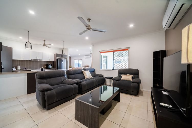 Living room image 3