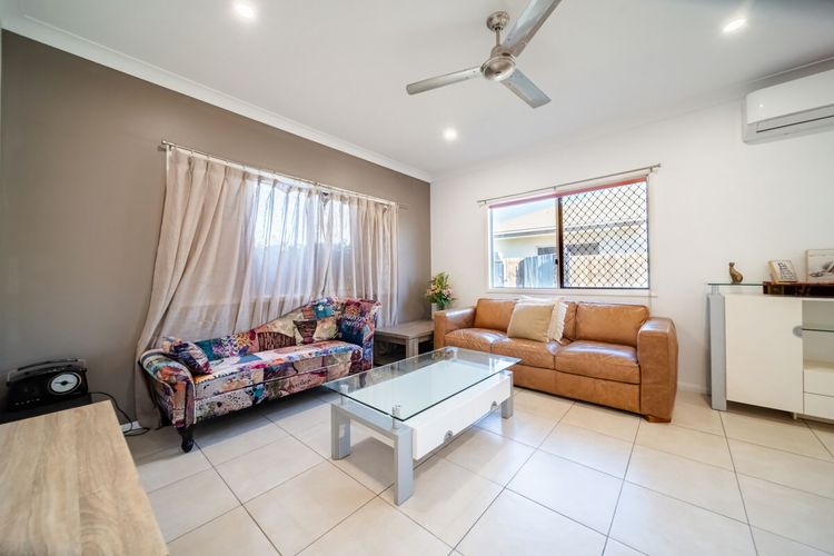Living room image 7