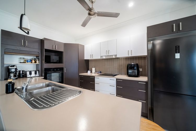 Full kitchen image 2