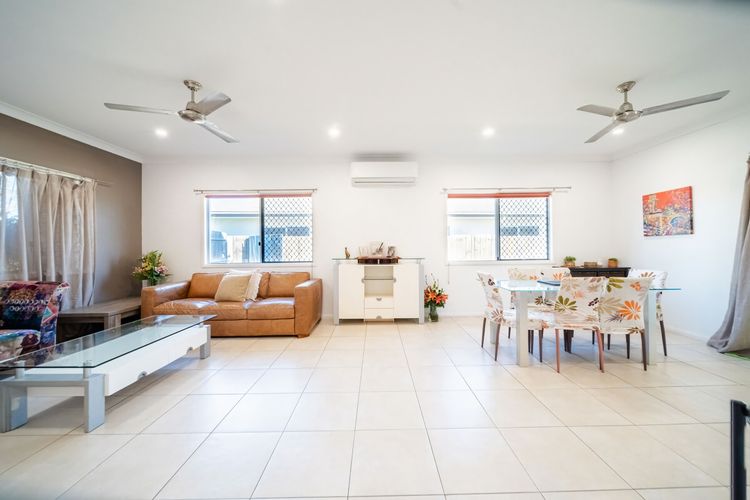 Living room image 6
