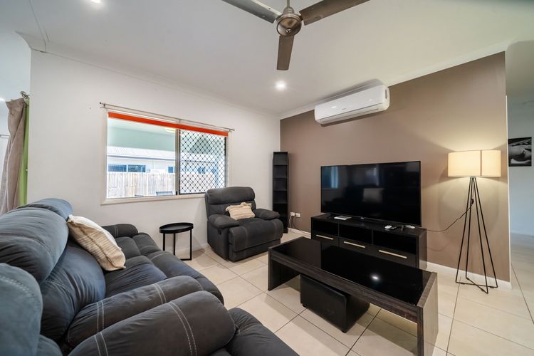 Living room image 5