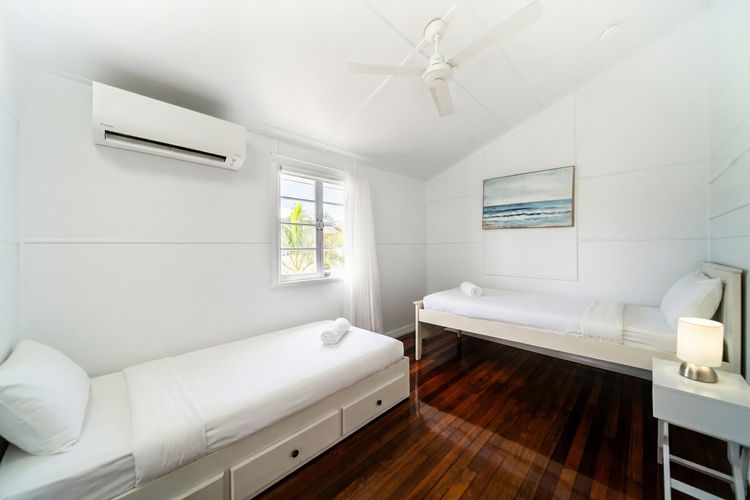 Bedroom 1 image 2