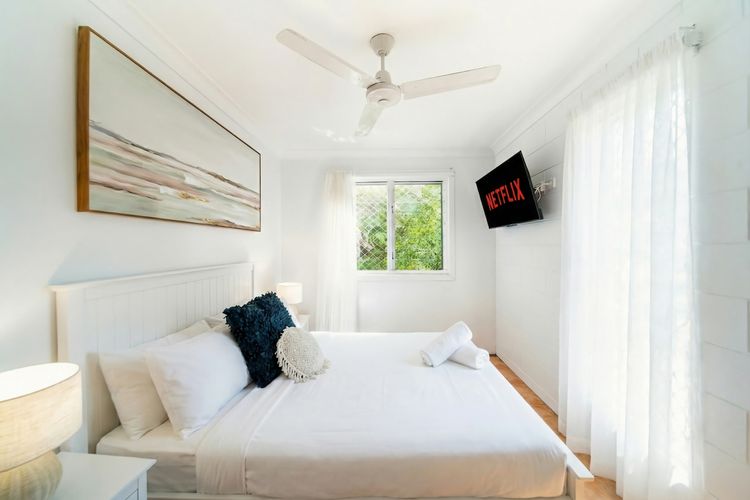 Bedroom 2 image 1