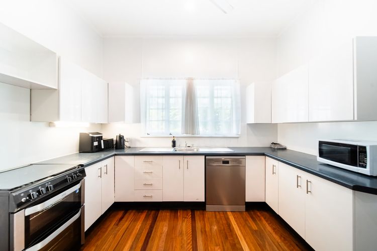 Full kitchen image 1