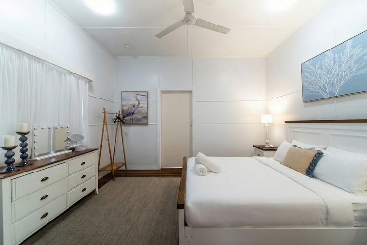 Bedroom 4 image 2