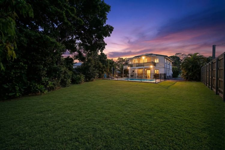Exterior image 2