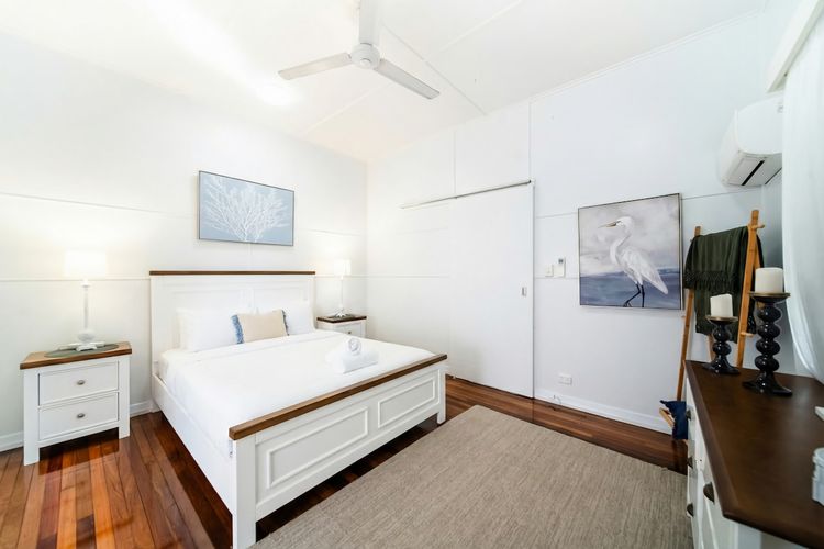 Bedroom 4 image 4
