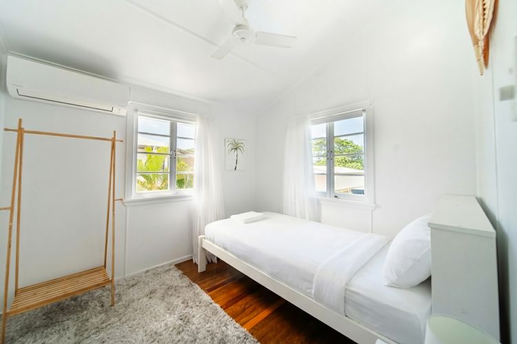 Bedroom 5 image 1