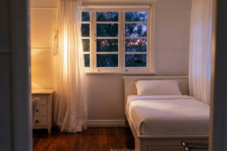 Bedroom 1 image 4