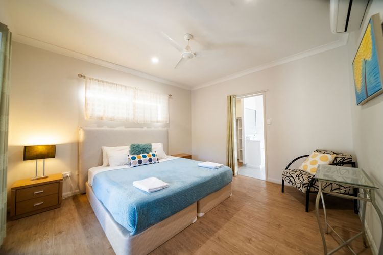Bedroom 1 image 2