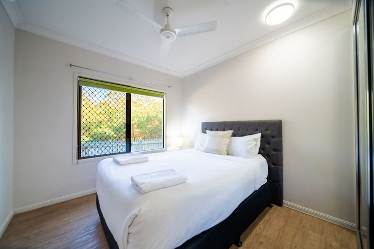 Bedroom 2 image 1