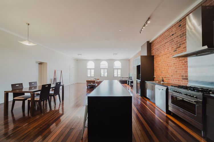 Full kitchen image 2