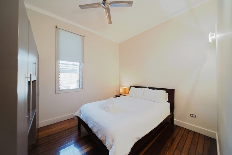 Bedroom 1 image 2