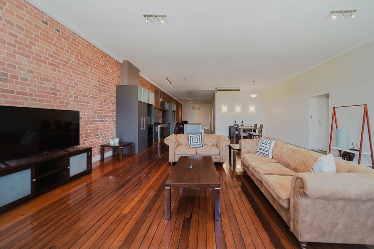 Living room image 5