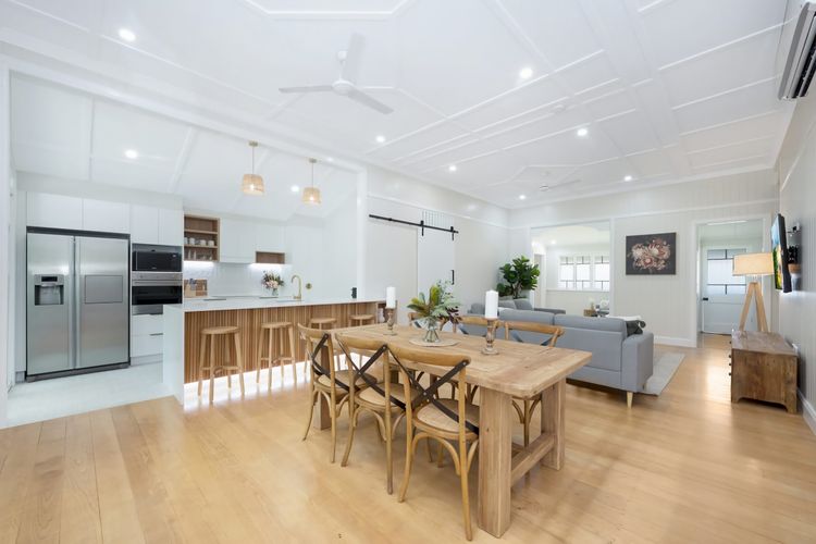 Dining area image 1
