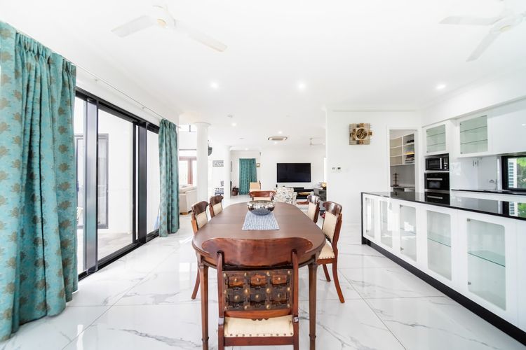 Dining area image 1