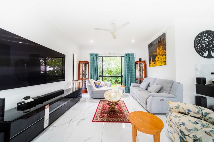 Living room image 3
