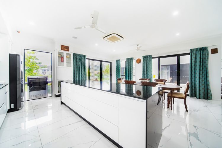 Full kitchen image 2