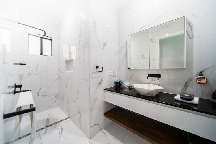 Full bathroom 3 image 1