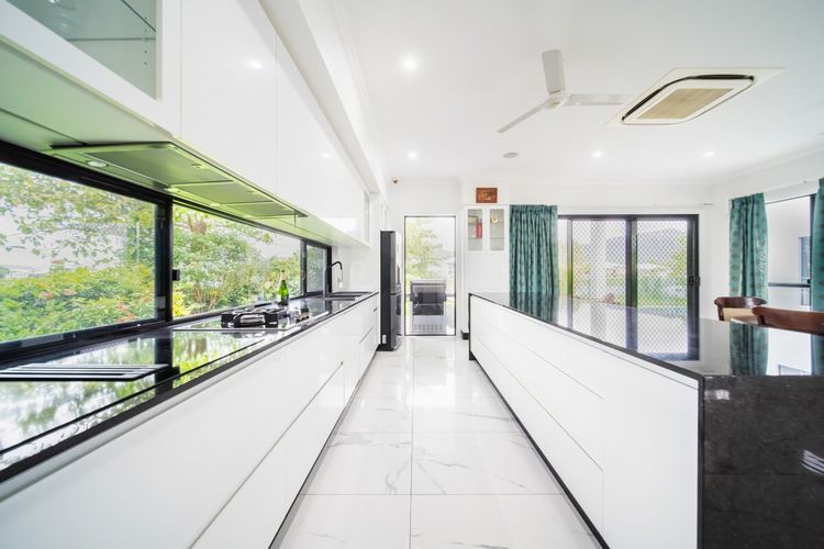 Full kitchen image 1