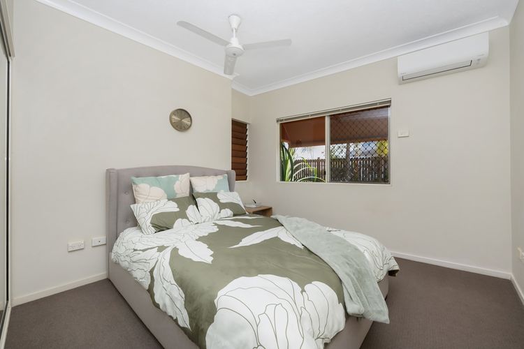 Bedroom 2 image 1