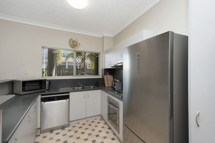 Full kitchen image 1