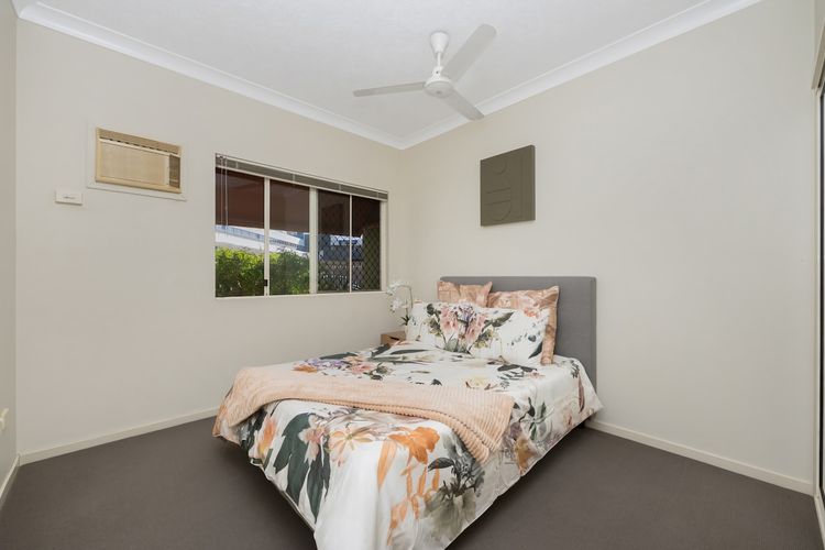 Bedroom 1 image 1
