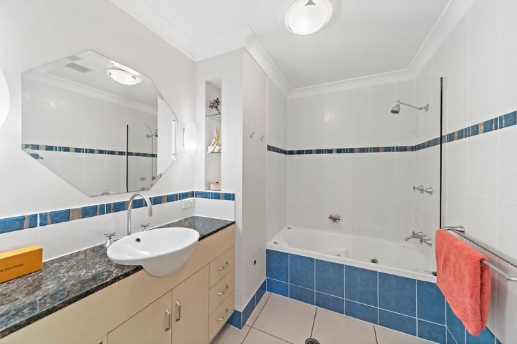 Full bathroom 2 image 1