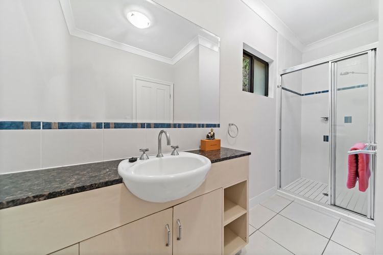 Full bathroom 1 image 1
