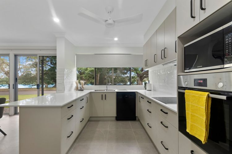 Full kitchen image 1
