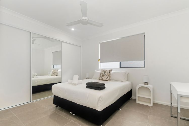Bedroom 2 image 1