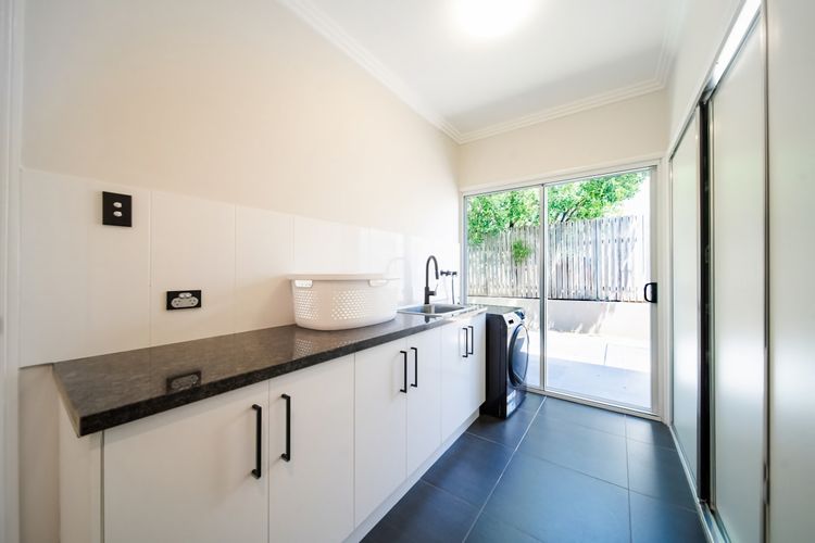 Full kitchen image 2