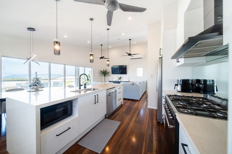 Full kitchen image 1