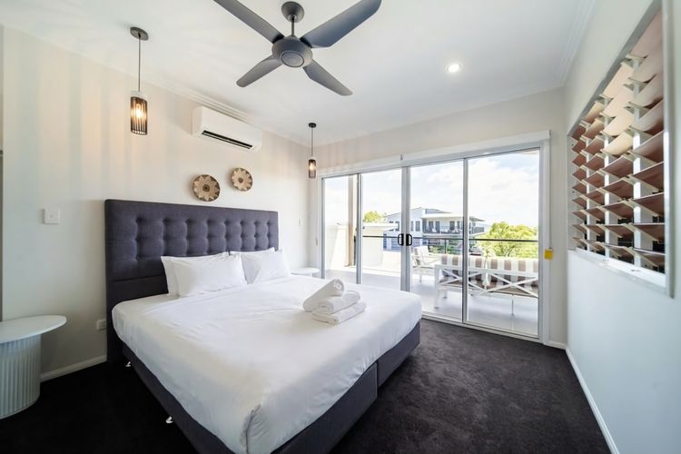 Bedroom 1 image 1