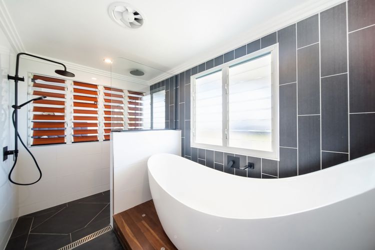 Full bathroom 1 image 1